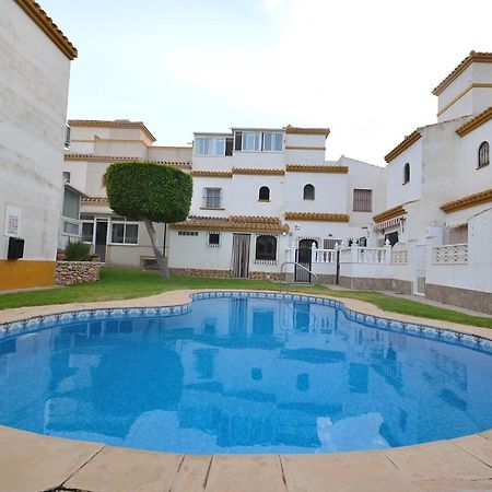 Agradable Adosado Con Piscina, Duchas Hidromasaje Villa Torrevieja Kültér fotó