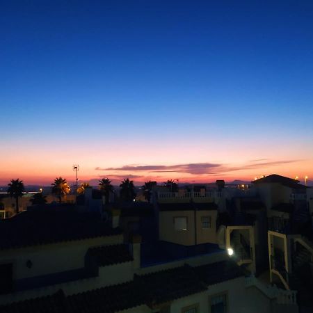Agradable Adosado Con Piscina, Duchas Hidromasaje Villa Torrevieja Kültér fotó