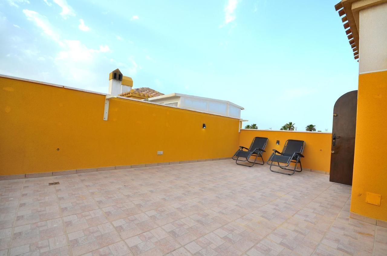 Agradable Adosado Con Piscina, Duchas Hidromasaje Villa Torrevieja Kültér fotó