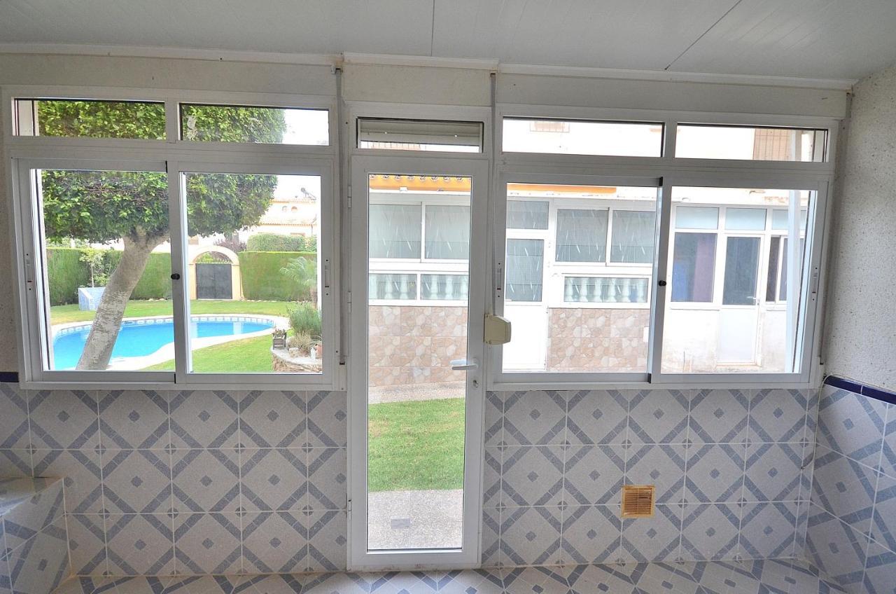 Agradable Adosado Con Piscina, Duchas Hidromasaje Villa Torrevieja Kültér fotó