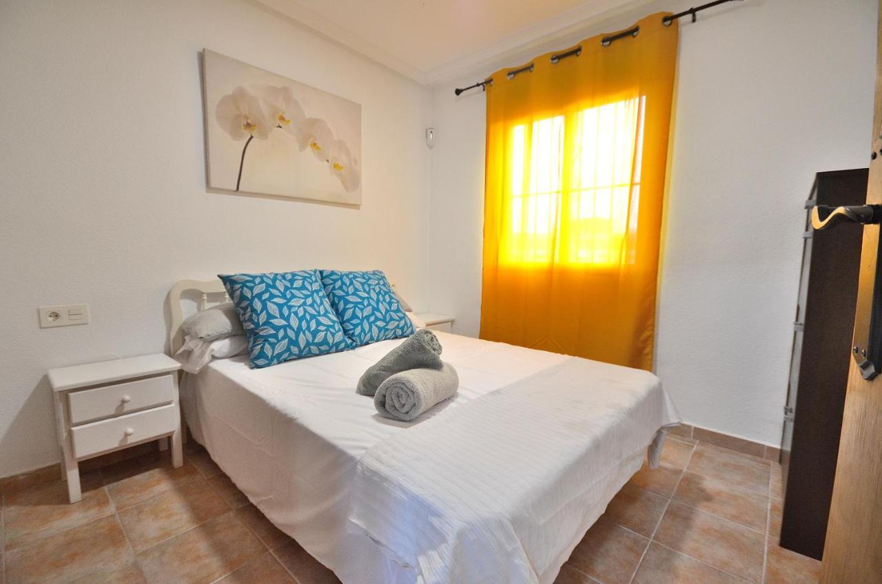 Agradable Adosado Con Piscina, Duchas Hidromasaje Villa Torrevieja Kültér fotó