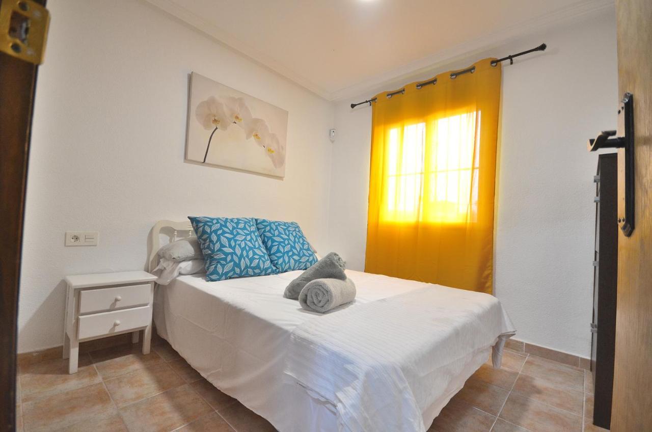 Agradable Adosado Con Piscina, Duchas Hidromasaje Villa Torrevieja Kültér fotó