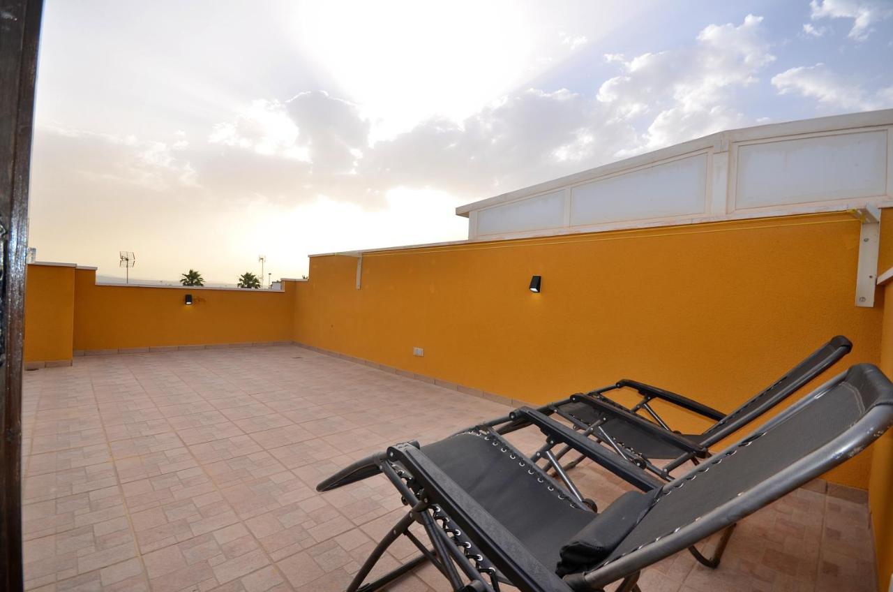 Agradable Adosado Con Piscina, Duchas Hidromasaje Villa Torrevieja Kültér fotó
