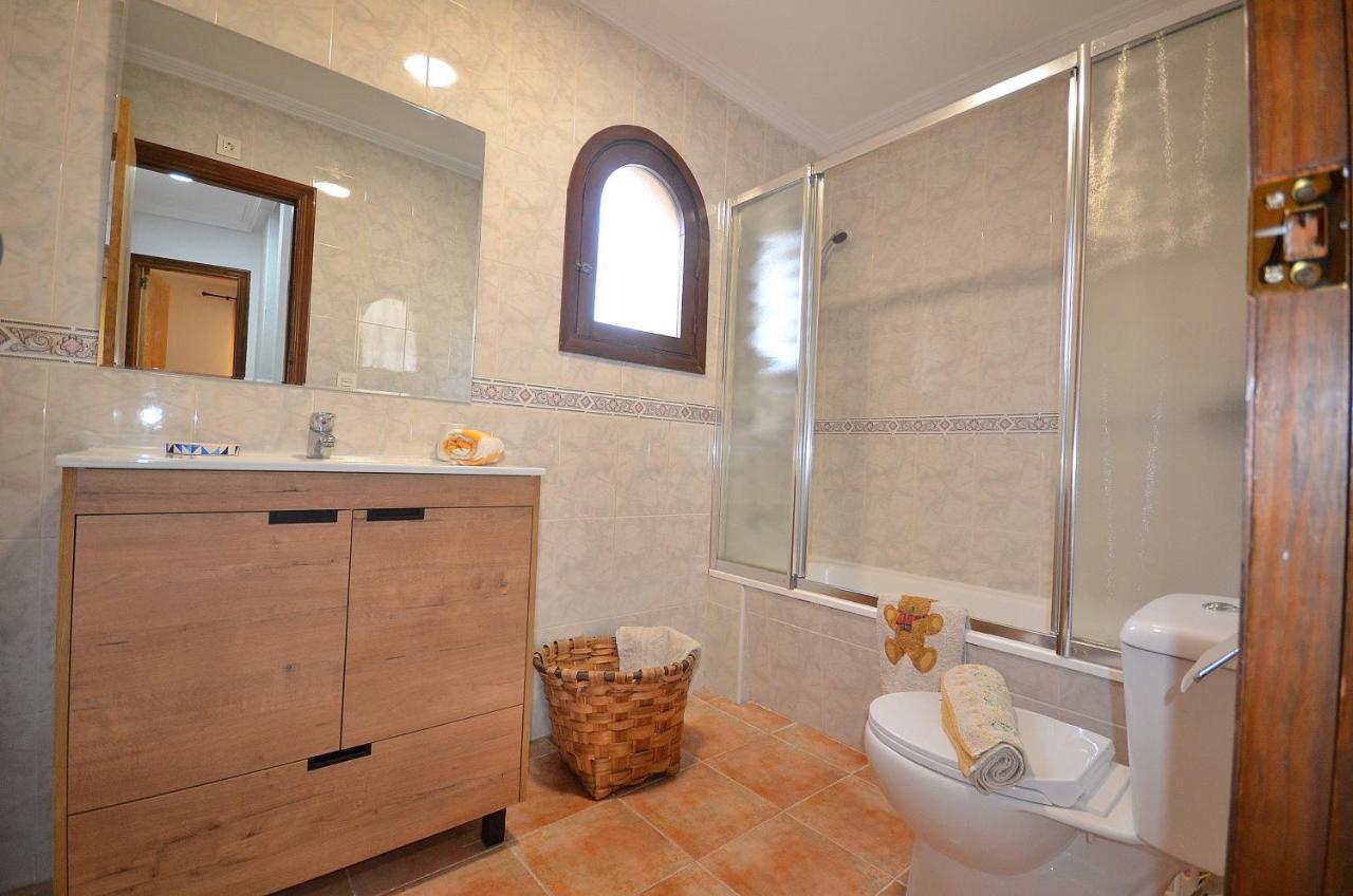 Agradable Adosado Con Piscina, Duchas Hidromasaje Villa Torrevieja Kültér fotó