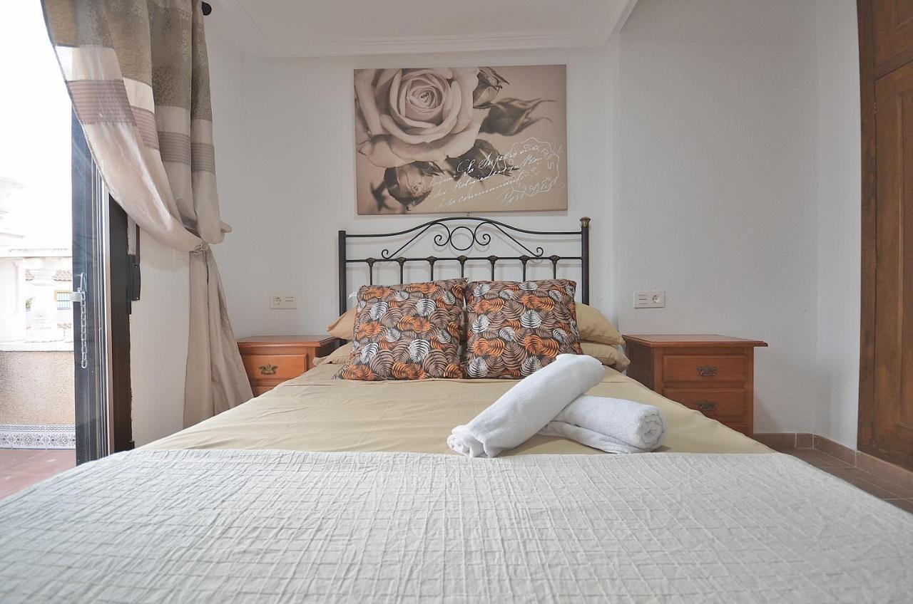 Agradable Adosado Con Piscina, Duchas Hidromasaje Villa Torrevieja Kültér fotó