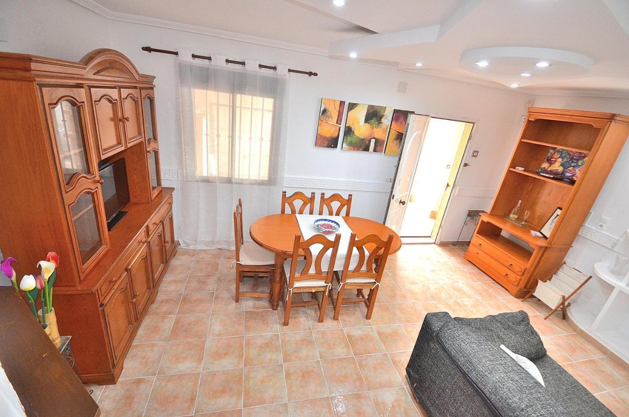 Agradable Adosado Con Piscina, Duchas Hidromasaje Villa Torrevieja Kültér fotó
