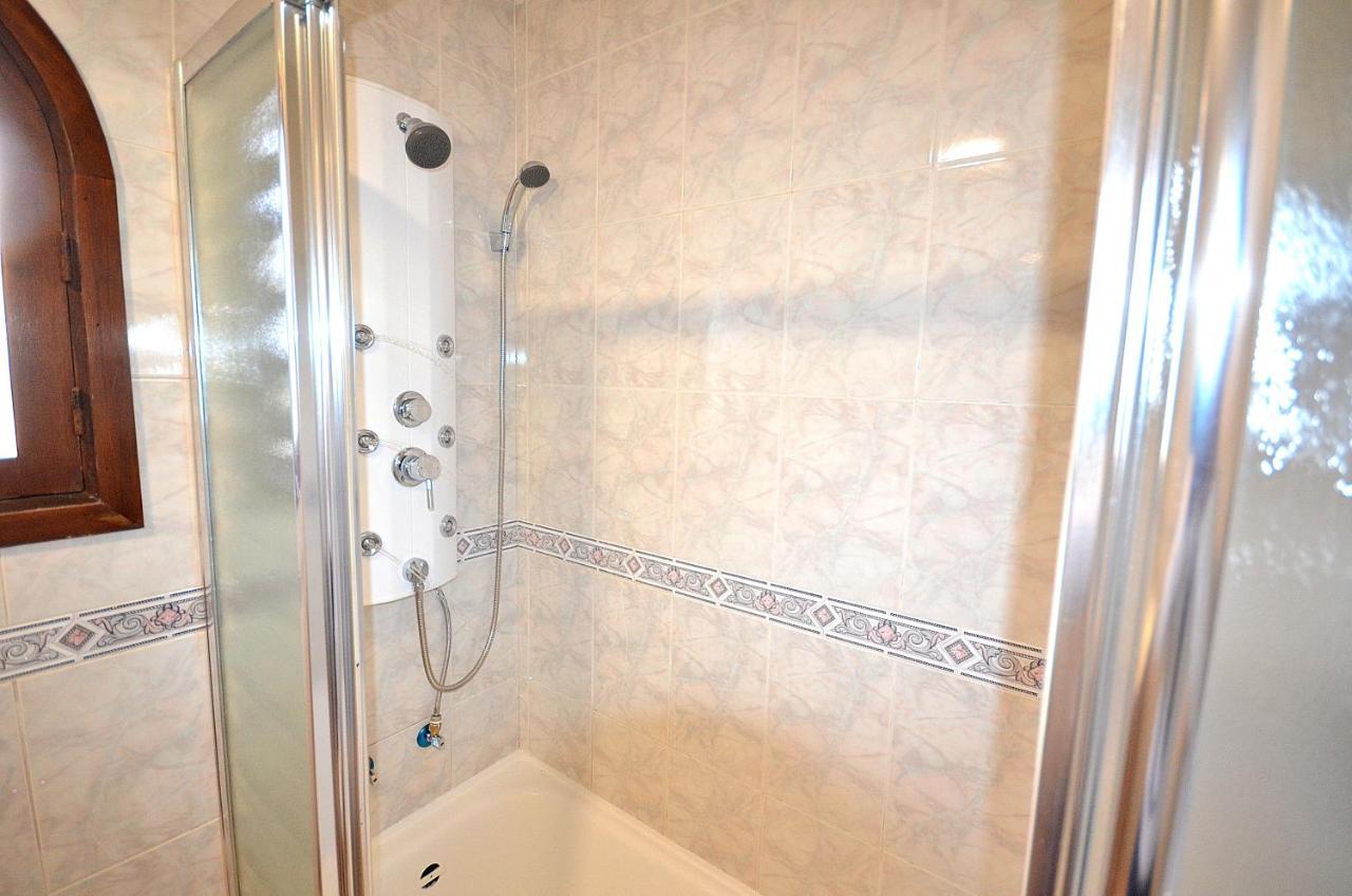 Agradable Adosado Con Piscina, Duchas Hidromasaje Villa Torrevieja Kültér fotó