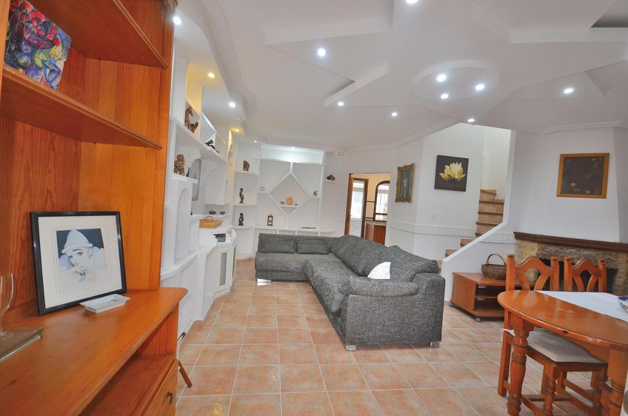 Agradable Adosado Con Piscina, Duchas Hidromasaje Villa Torrevieja Kültér fotó