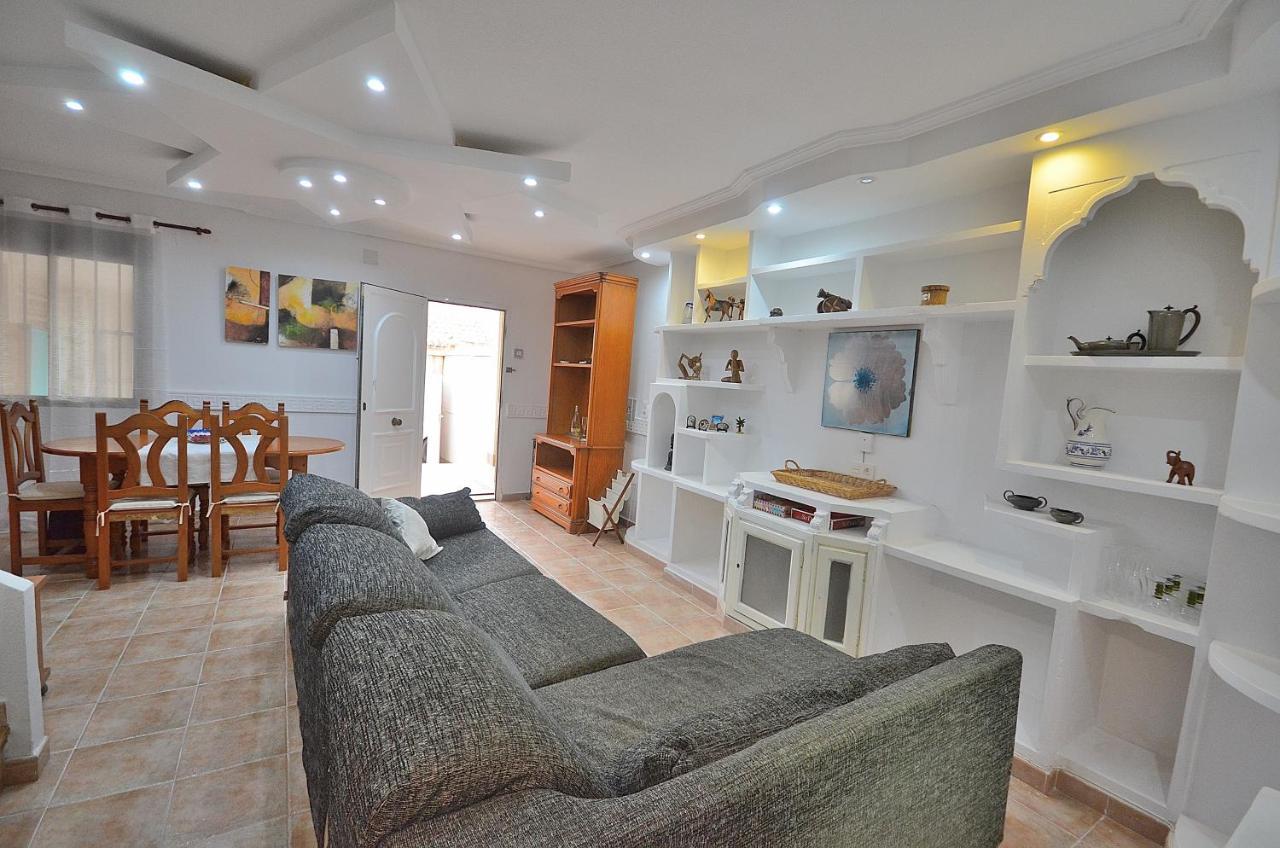 Agradable Adosado Con Piscina, Duchas Hidromasaje Villa Torrevieja Kültér fotó