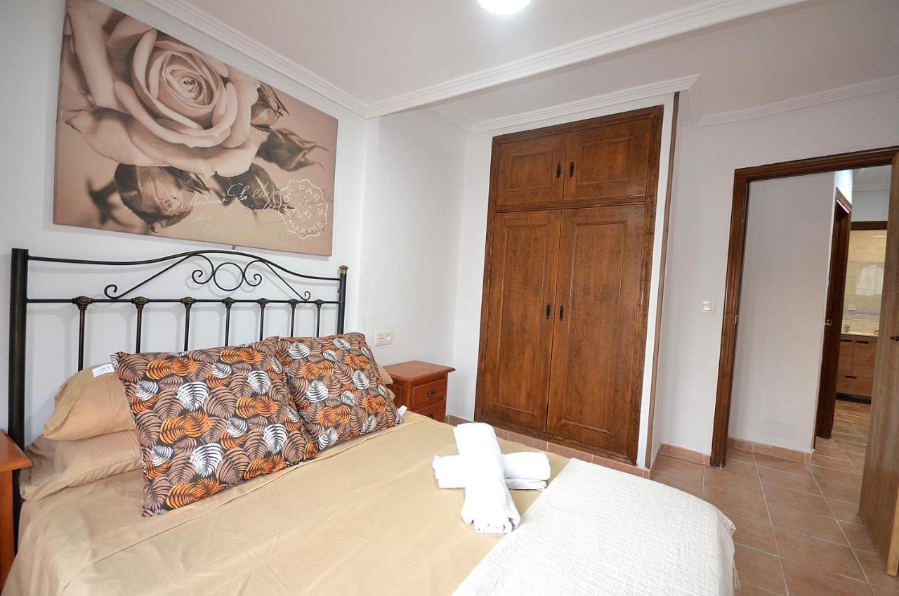 Agradable Adosado Con Piscina, Duchas Hidromasaje Villa Torrevieja Kültér fotó