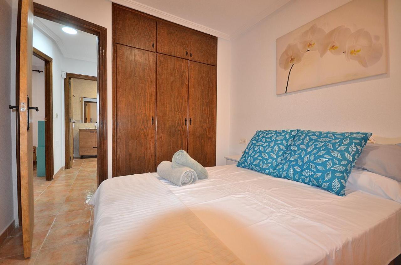 Agradable Adosado Con Piscina, Duchas Hidromasaje Villa Torrevieja Kültér fotó