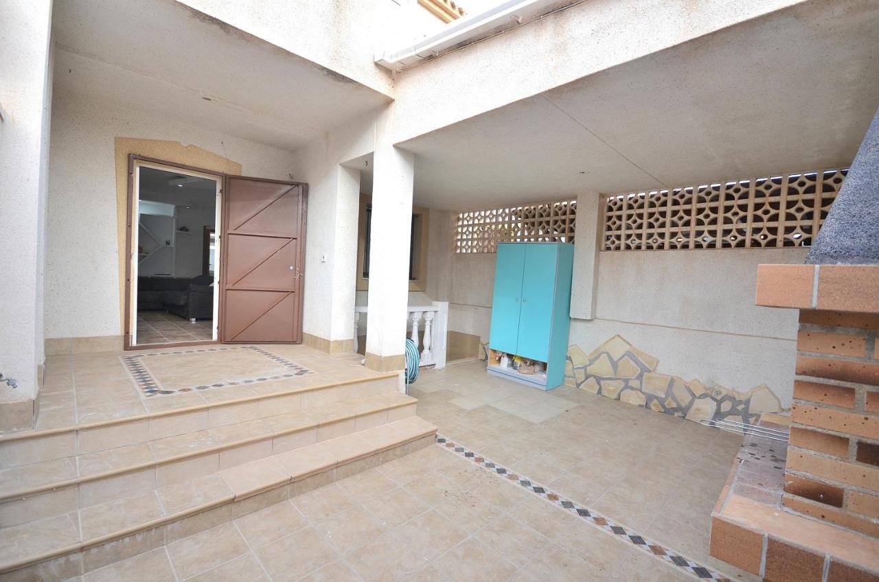 Agradable Adosado Con Piscina, Duchas Hidromasaje Villa Torrevieja Kültér fotó