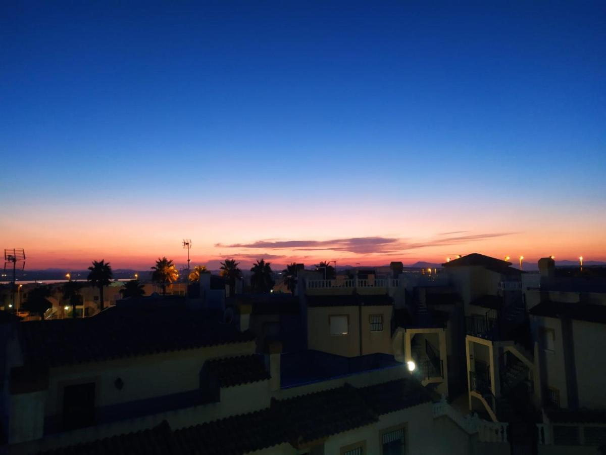 Agradable Adosado Con Piscina, Duchas Hidromasaje Villa Torrevieja Kültér fotó