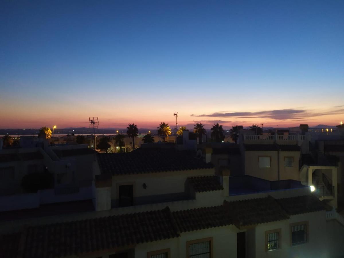 Agradable Adosado Con Piscina, Duchas Hidromasaje Villa Torrevieja Kültér fotó